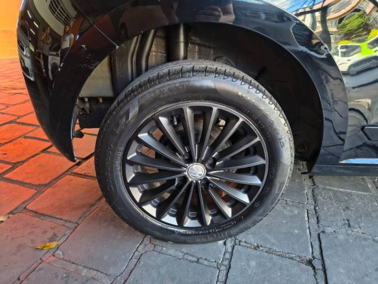 VOLKSWAGEN - UP - 2014/2015 - Preta - R$ 29.900,00