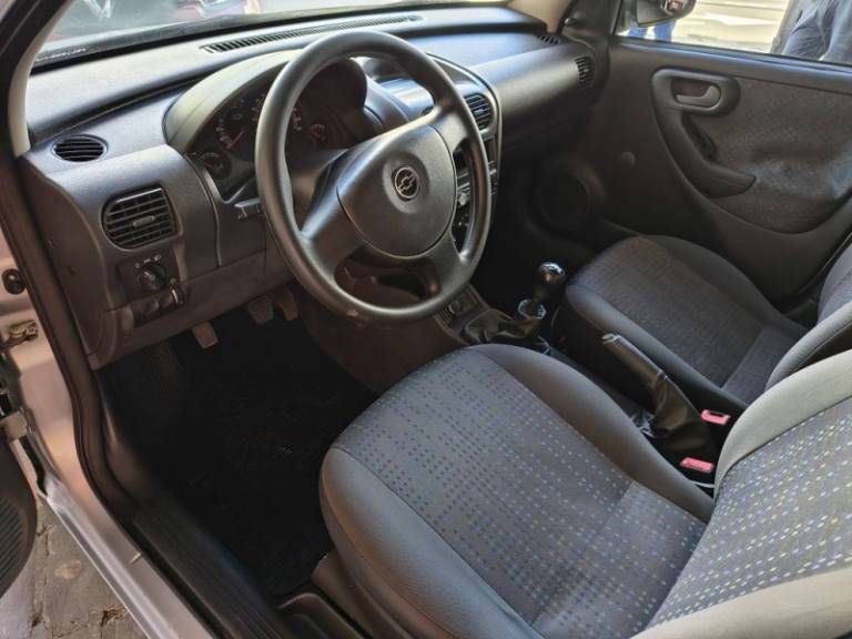 CHEVROLET - CORSA - 2008/2008 - Prata - R$ 23.900,00
